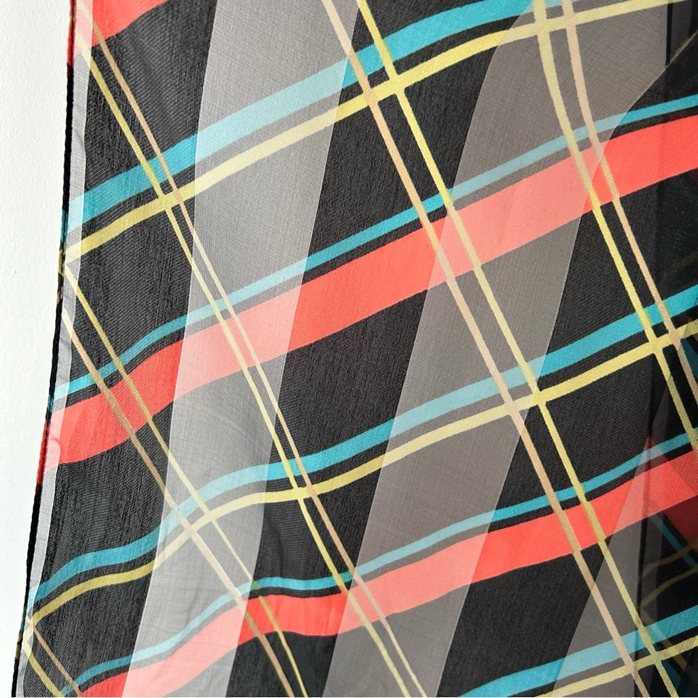 Geometric Pattern Semi Sheer Scarf - Picture 3 of 3